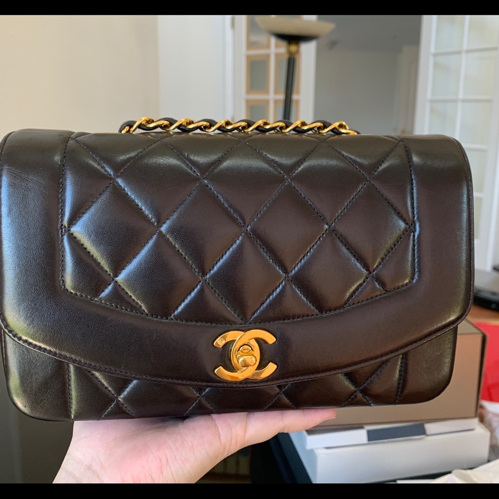 ❌RESERVED❌ Chanel Small black lambskin Diana - Picture 9 of 12